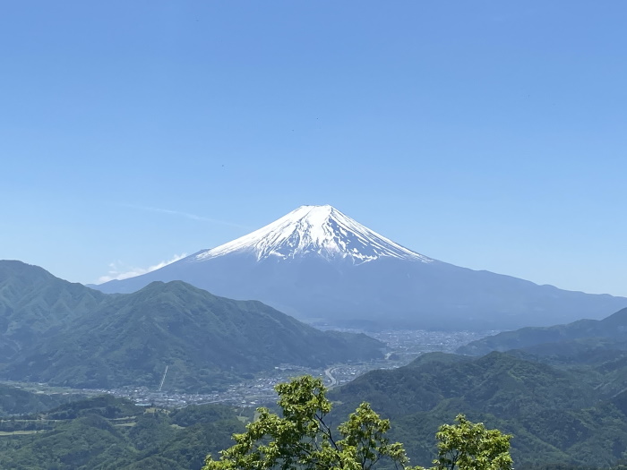 高川山の山頂から見た富士山